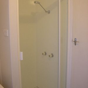 shower after with pivot screen